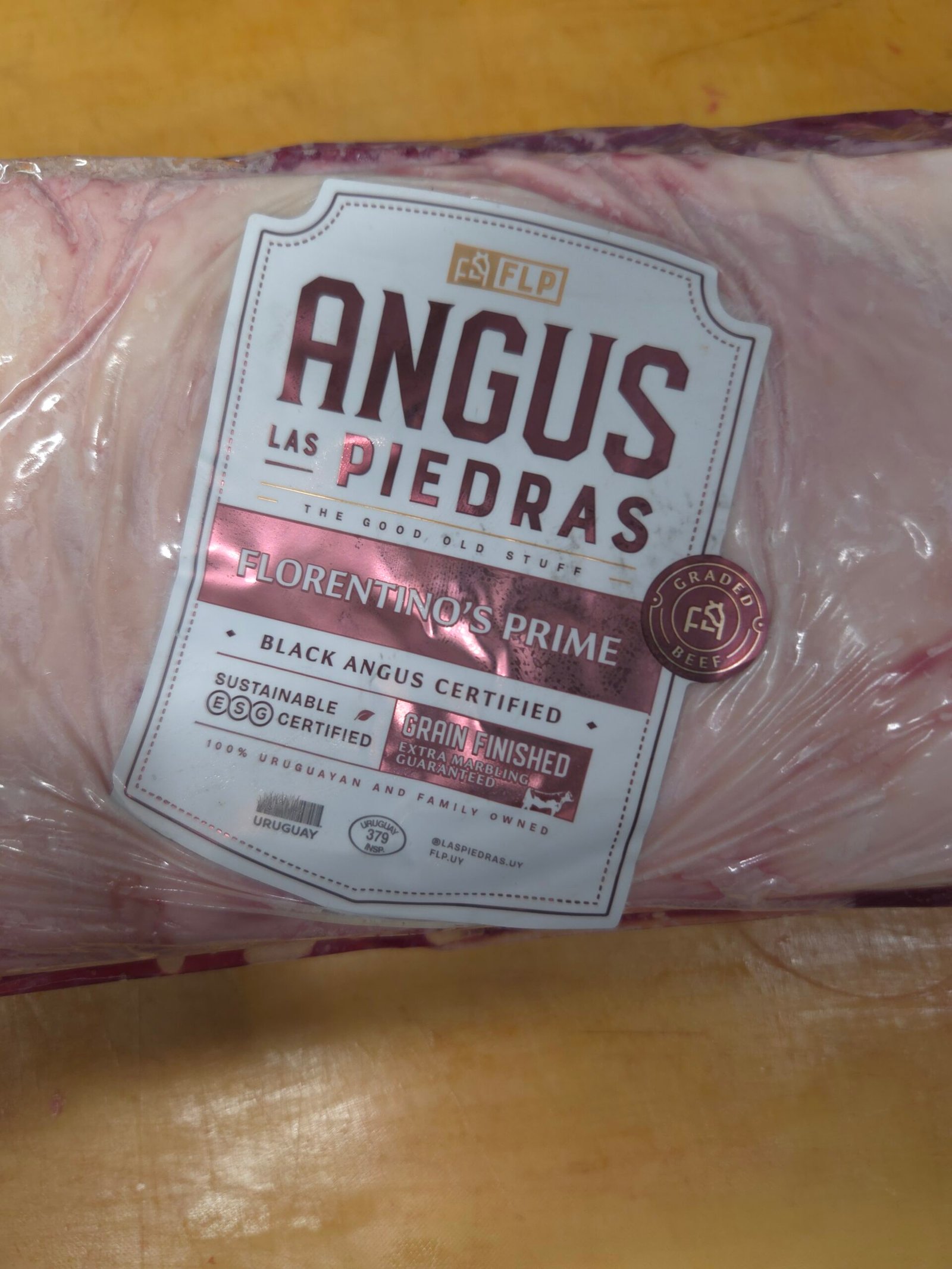 Jautiena is ukininku | Brandinta jautiena vilnius | Jautiena i namus | Sviezia mesa vilnius | angus jautiena | black angus jautiena | jautiena kepsniams | Uruvajaus jautiena