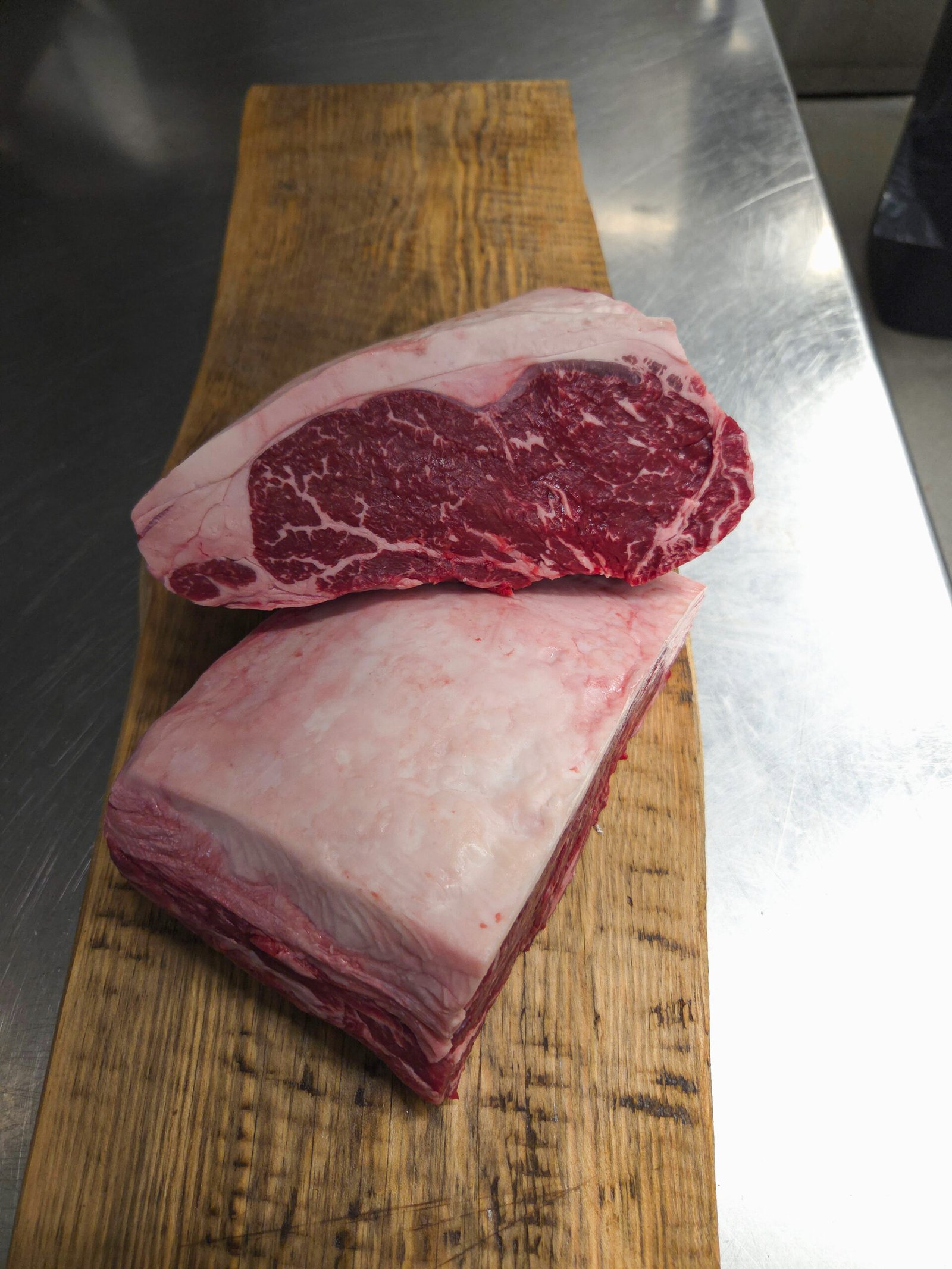 Jautiena is ukininku | Brandinta jautiena vilnius | Jautiena i namus | Sviezia mesa vilnius | angus jautiena | Wagyu jautiena | jautiena kepsniams | Wagyu Strip Loin | Wagyu kepsniai