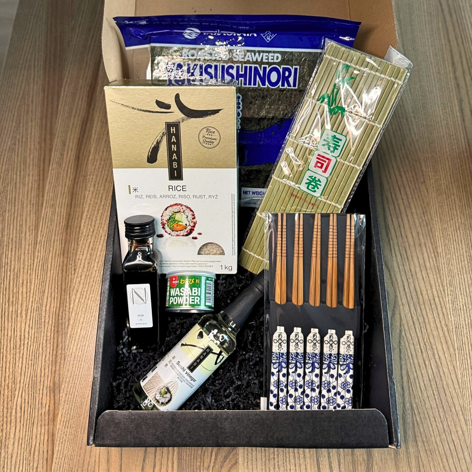 Sushi gaminimo rinkinys | Sushi rinkinys namams | Japoniškas sushi rinkinys | Suši rinkinys dovana | Suši gaminimo rinkinys | Sushi starter kit | Sushi receptas | valgomi dovanų rinkiniai